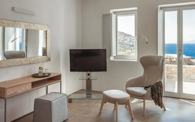 Epic Twin Luxurious 14 Bedrooms Villa for 28