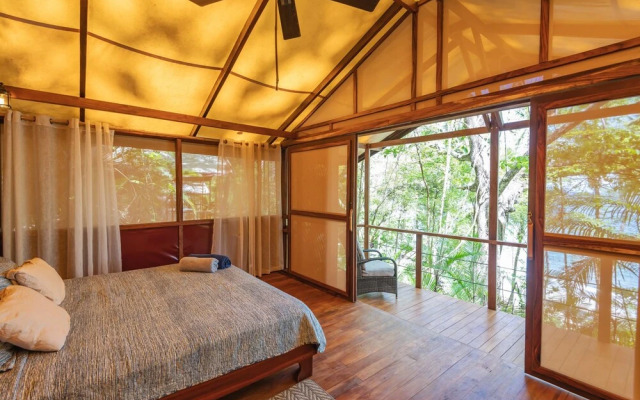 Los Vivos Beachfront Experience