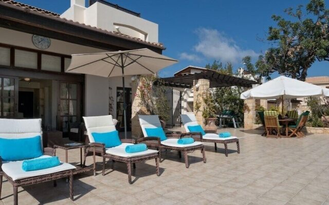 3 bedroom Villa Anassa 31 with private pool and golf course views, near resort village square on Aphrodite Hills Resort