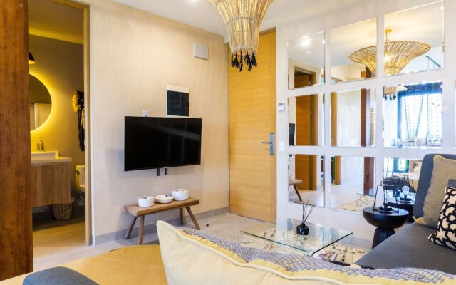 The Boat 308 2 Bedroom Condo by Redawning