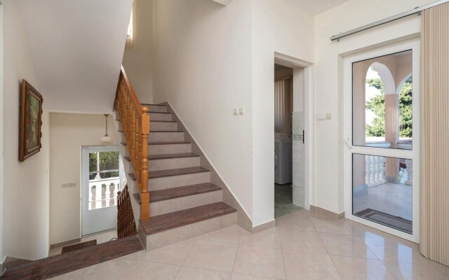 Nice Home in Poljana With Wifi and 4 Bedrooms