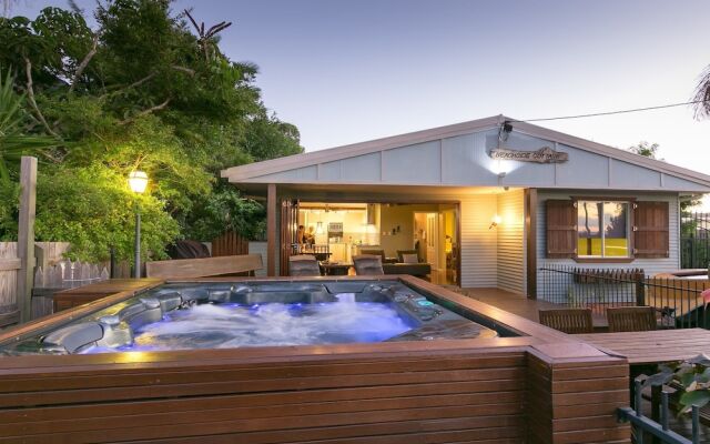 The Beachside Cottages
