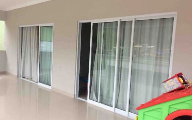 Casa com piscina em Caraguatatuba