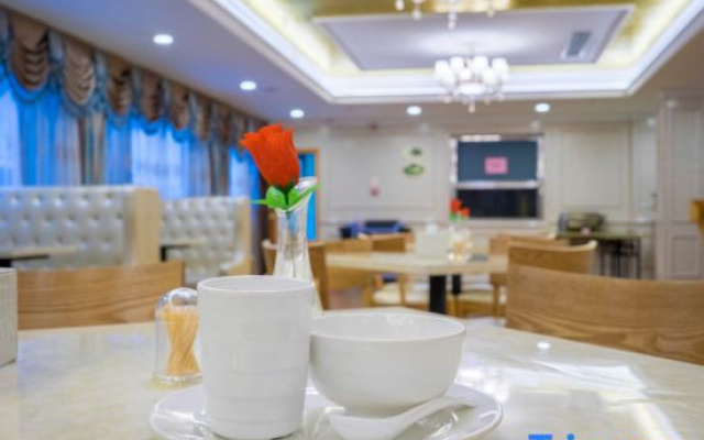 Vienna Hotel (Jishou Qianzhou Ancient City Branch)