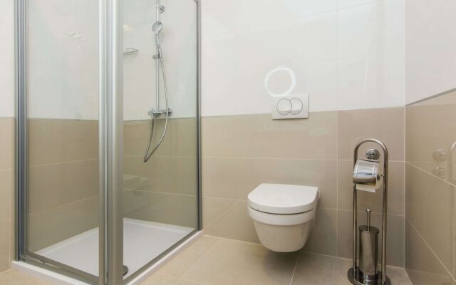 Superb 5 Villa With Heatable Pool Terrace, 4 en Suite Bedrooms, 5 km From sea
