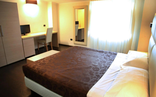 Hotel Sogni D'Oro Airport