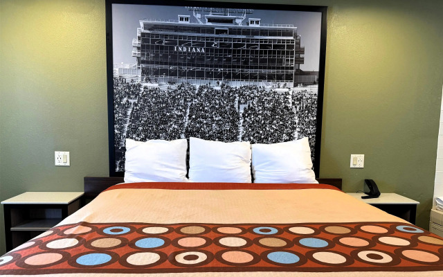 Super 8 by Wyndham Frankfort IN