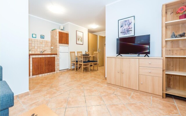 Awesome Apartment in Grebastica With 2 Bedrooms and Wifi