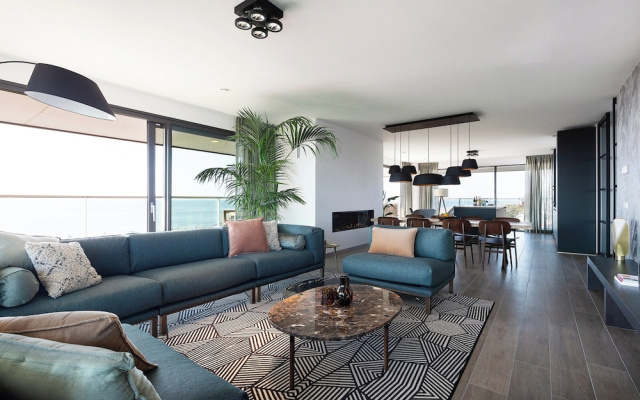 Chic Apartment for 8 With Seaview