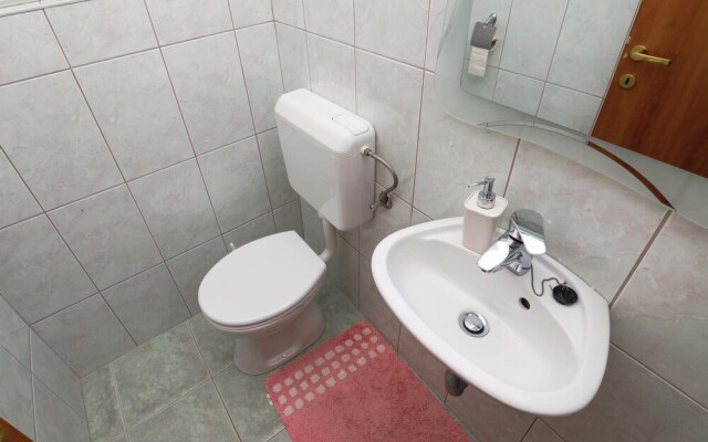 Nice Home in Kozino With 6 Bedrooms and Wifi