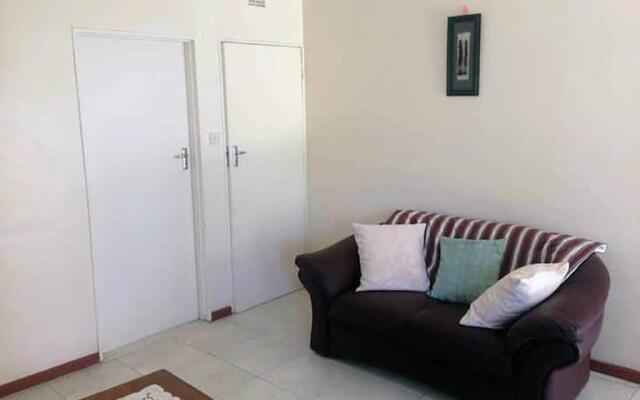 2 bed Guesthouse in Mabelreign - 2012