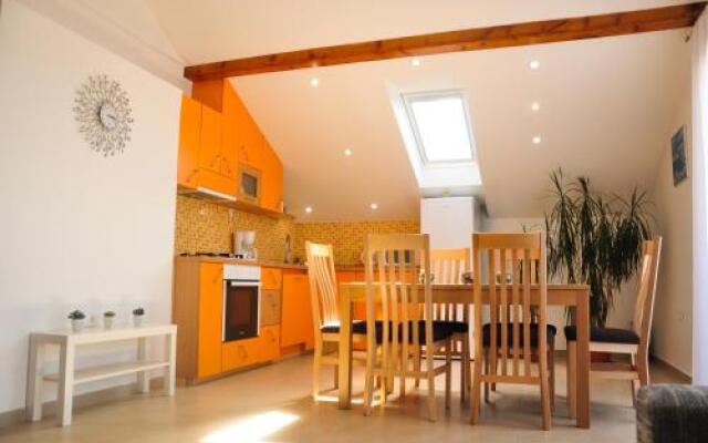 Rustic Apartment Mariva