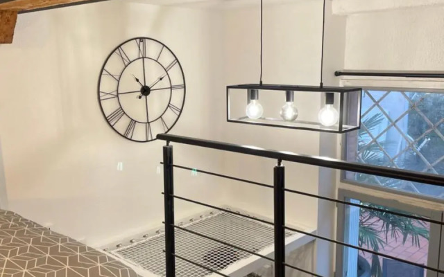 Studio rénové, terrasse privative, 300m du Capitole
