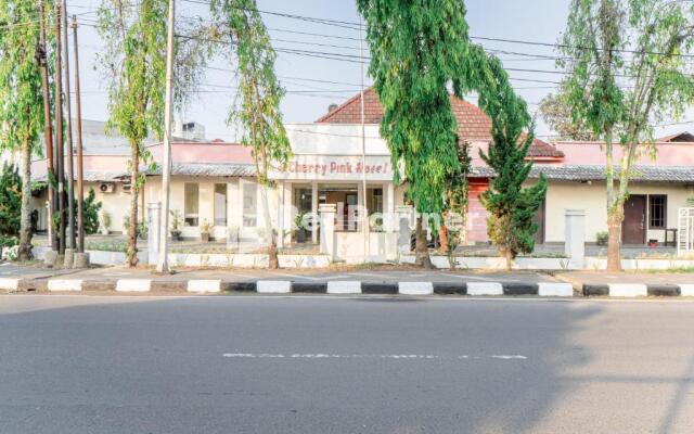 Reddoorz Plus @ Jl Kh Wahid Hasyim Medan