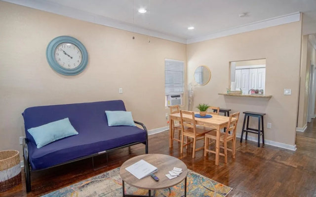 Fabulous Newly Renovated 1br/1ba Near Downtown