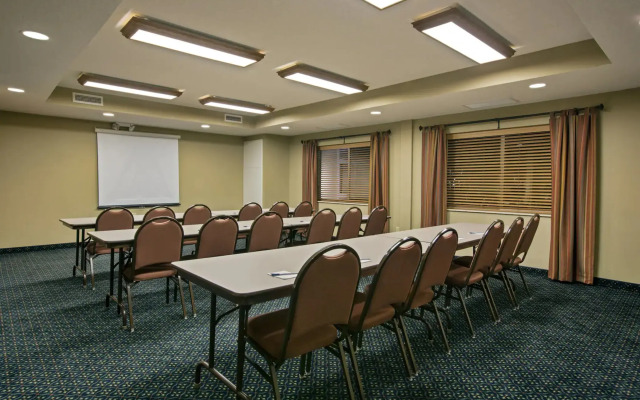 AmeriVu Inn & Suites - Waconia