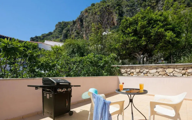 Cozy Holiday Home With Pool and Whirlpool in Maheri