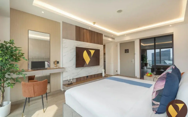 JW Marriott Marina Mall Access & Views