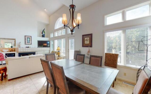 7609 Huntington Villas