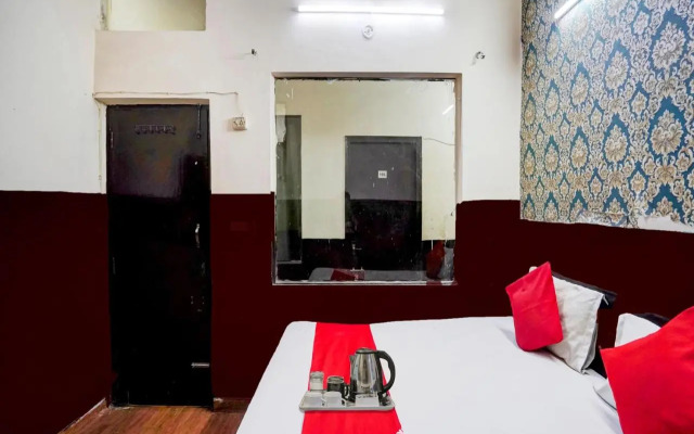 OYO Flagship 70083 Premium Hotel