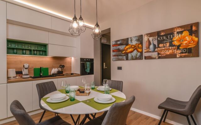 FM Premium Luxury 2-BDR Apartment - Lux and Style