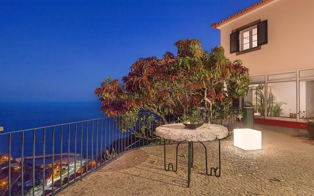 Overlooking Calheta Beach, Quality Private Villa, Heated Pool Casa Do Julio