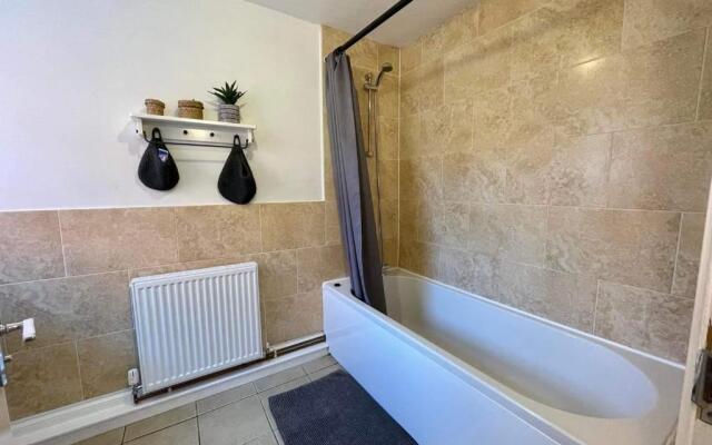 lovely 3 bed house close to the Uni & centre
