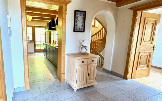 Panorama Chalet mit Sauna by BelleStay