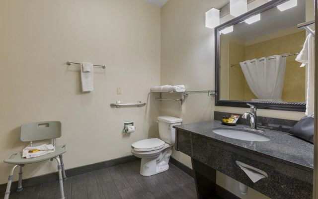 Best Western Plus The Four Corners Inn