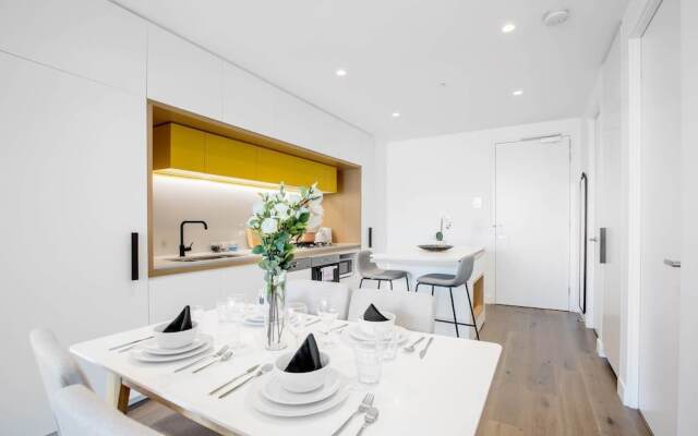 87 Docklands 2BD 2BTH Waterside with Carpark