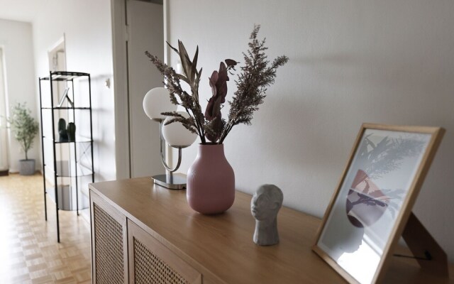 2ndhomes 102m2 3BR Apartment w Balcony