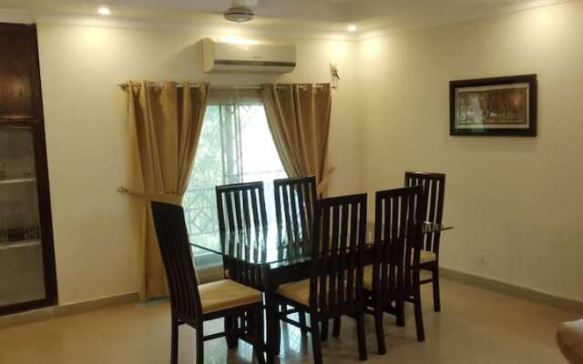 Impeccable 3-bed Apartment in Lahore