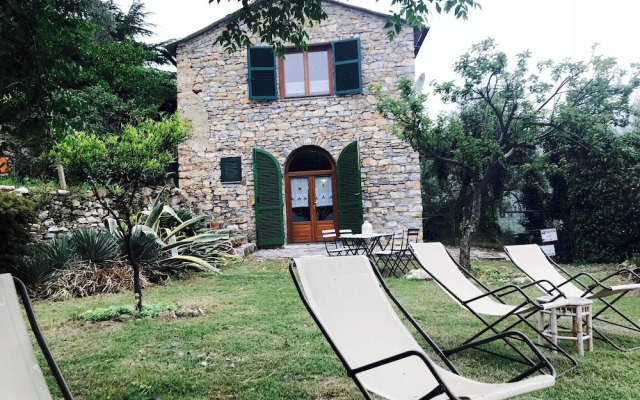 Panoramic Rural House With Garden