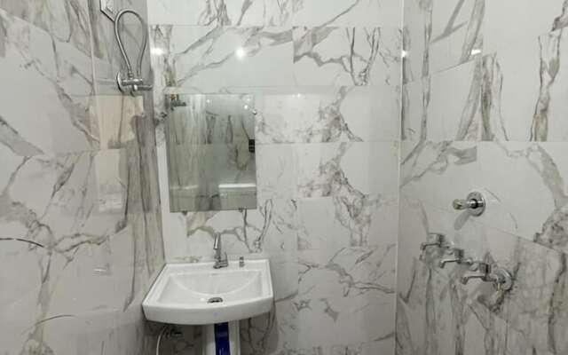 Roomshala 125 Hotel Maharaja