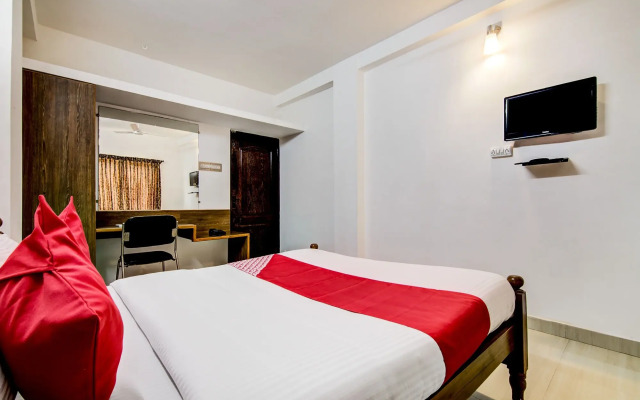 OYO 24044 Appledoor Service Apartment