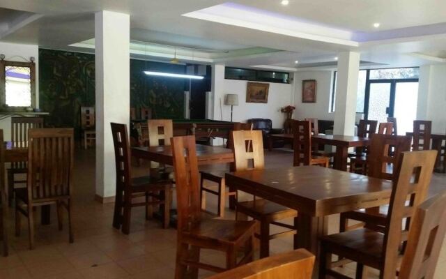 Aubrona Hotel