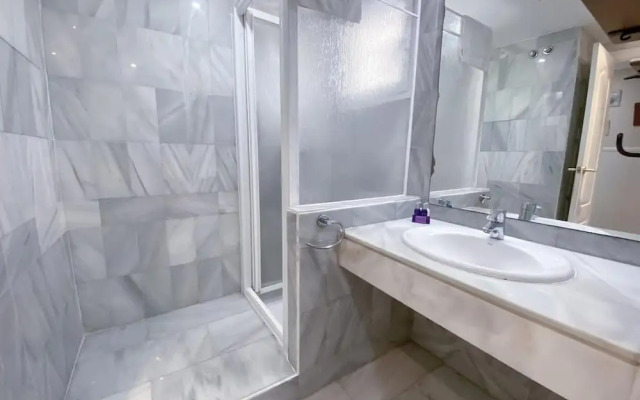 Easy Parking Poolside 2 Bedroom F-5