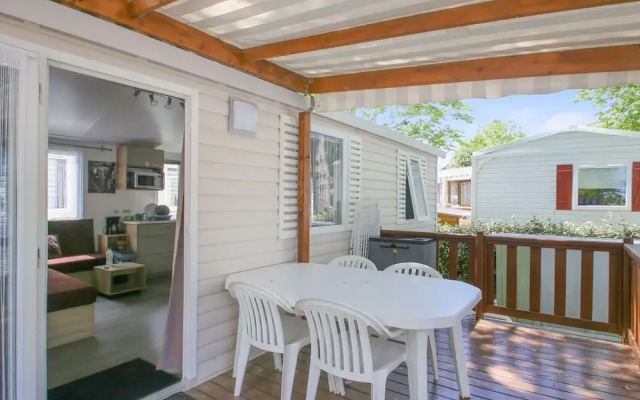 Swanky Mobile Home in Saint Jean de Monts Near Seabeach