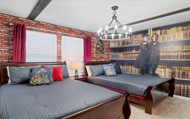 Extraordinary 5BR Private Pool Near Disney Area!