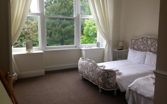 Mansfield Manor Hotel