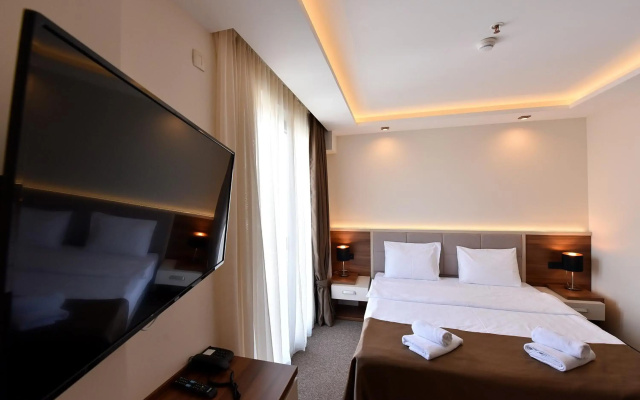Hotel Lazaro