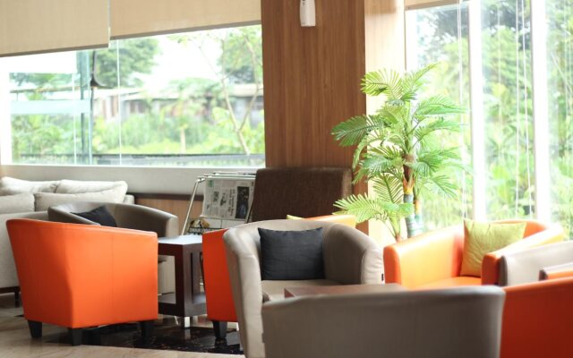 Front One Hotel Airport Solo