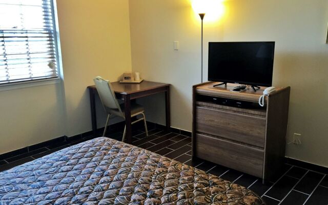 Budget Host East End Hotel in Riverhead