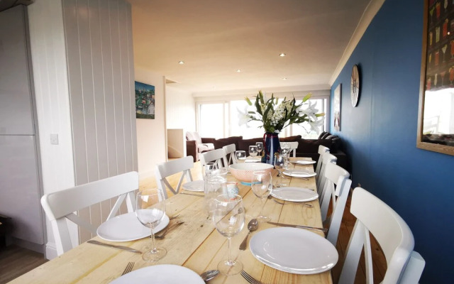 87 Marineside Beach Side Property With Stunning sea Views