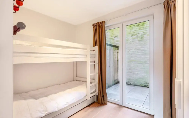 Apartment on Zeedijk With Stunning Sea Views