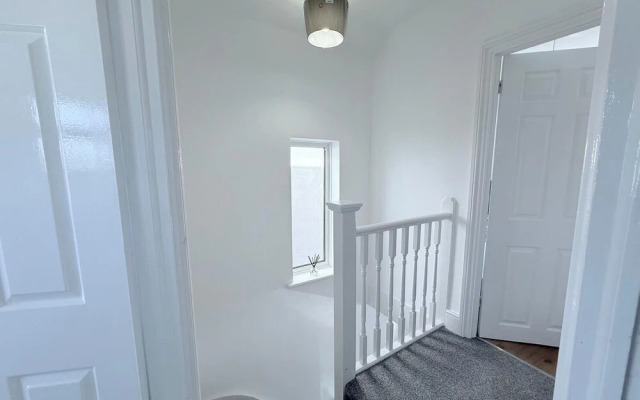 Fountain House-sleeps 5-central Dagenham-parking