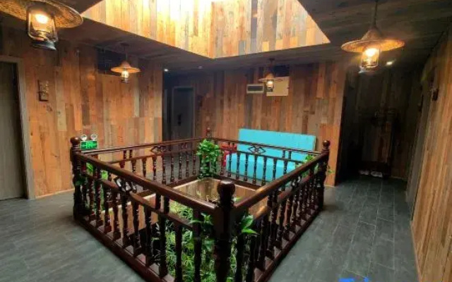 Phoenix Ancient City Biancheng Meet Inn