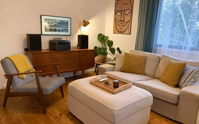 Charming apartment in a duplex with garden & balcony