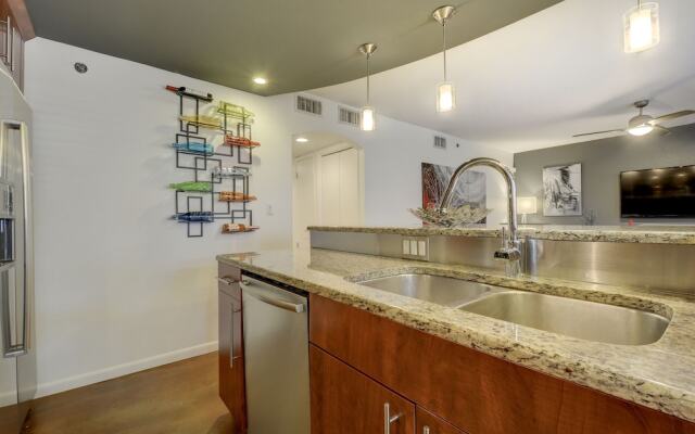 Remodeled E Cesar Chavez Condo by RedAwning