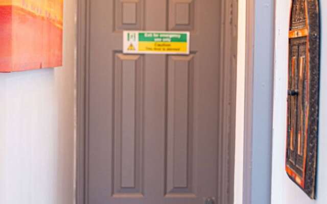 Private Hot Tub, Sauna, Ice Bath Gym Apartment